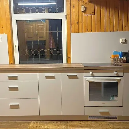 Vrch Varta Деревянный коттедж *